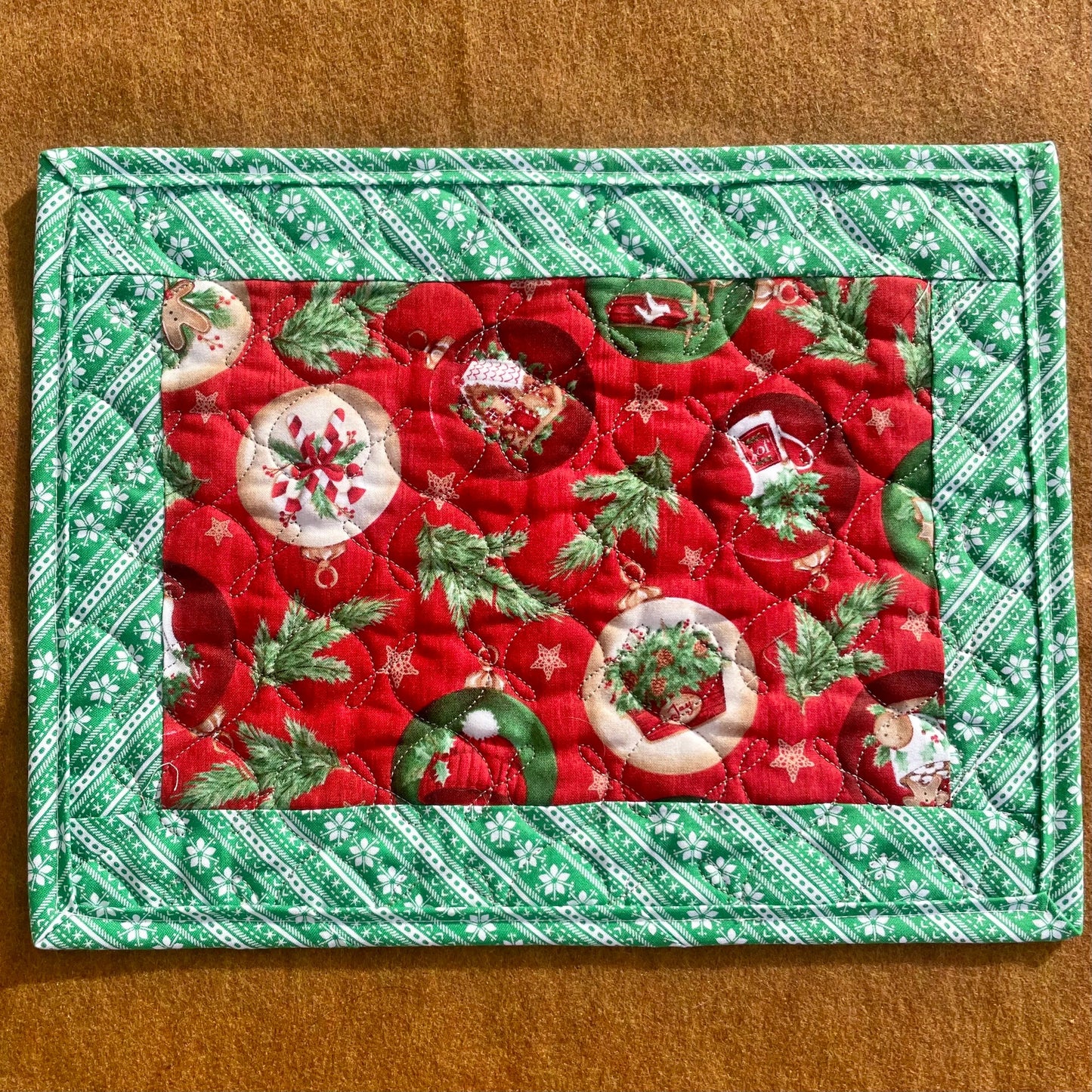 Christmas Baubles Placemat, Christmas Ornament Kitchen Decor, Christmas Kitchen Placemats, Evergreen Christmas Mug Rugs, Christmas Sweater