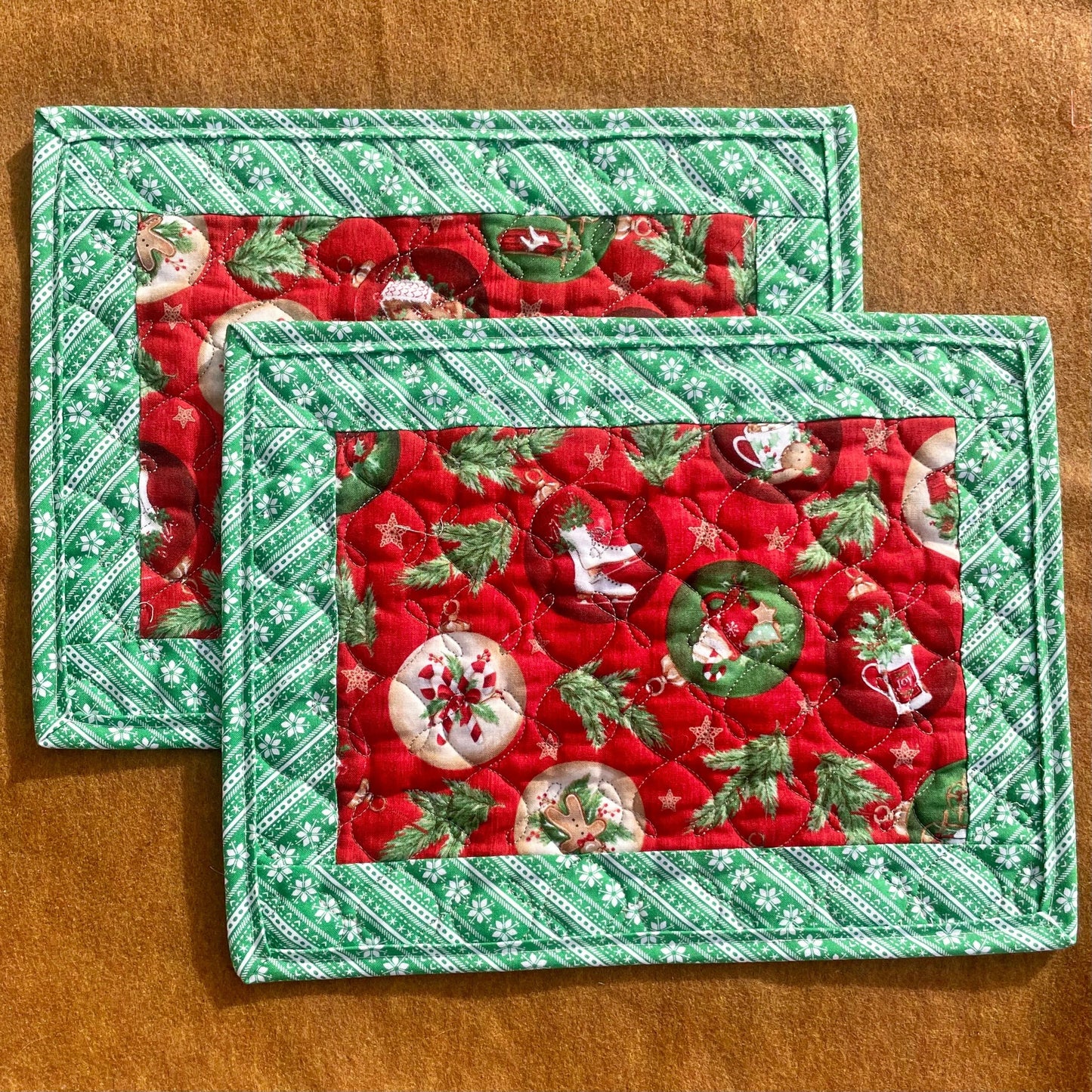 Christmas Baubles Placemat, Christmas Ornament Kitchen Decor, Christmas Kitchen Placemats, Evergreen Christmas Mug Rugs, Christmas Sweater