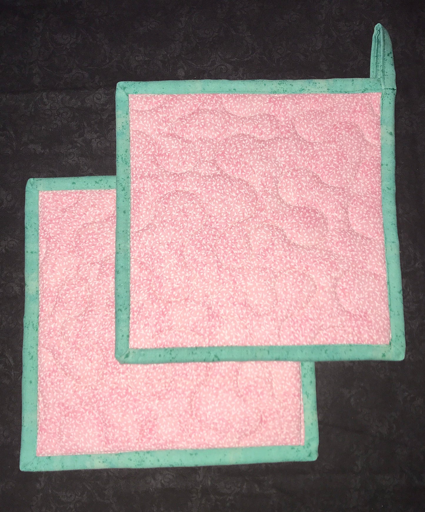 Set of 2 Pink and White Flower Quilted Potholders, Purple Hanging Hot Pads, Pink Rose Trivets, Floral Potholder Set, Pink Flower Potholders