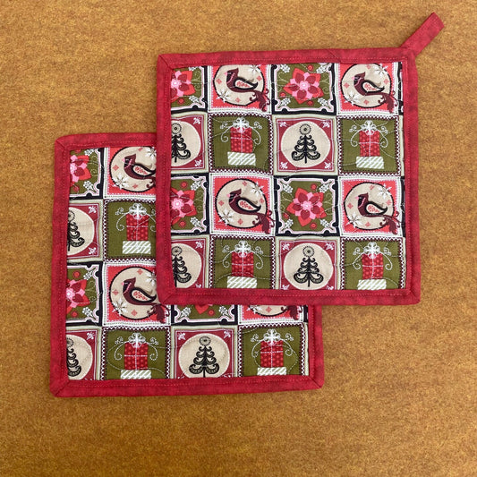 Rustic Christmas Quilted Potholders Set of 2, Christmas Cardinal Hot Pads, Holiday Quilted Pot Holders, Insulated Christmas Quilted Trivet