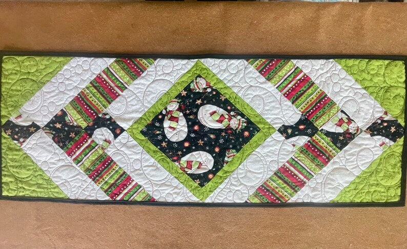 Cozy Snowman Table Runner, Christmas Quilted Table Runner, Red and Green Table Cover, Rustic Snowman Tablescape, Christmas Snow Tablecloth