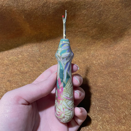 Chrysanthemum on Teal Seam Ripper