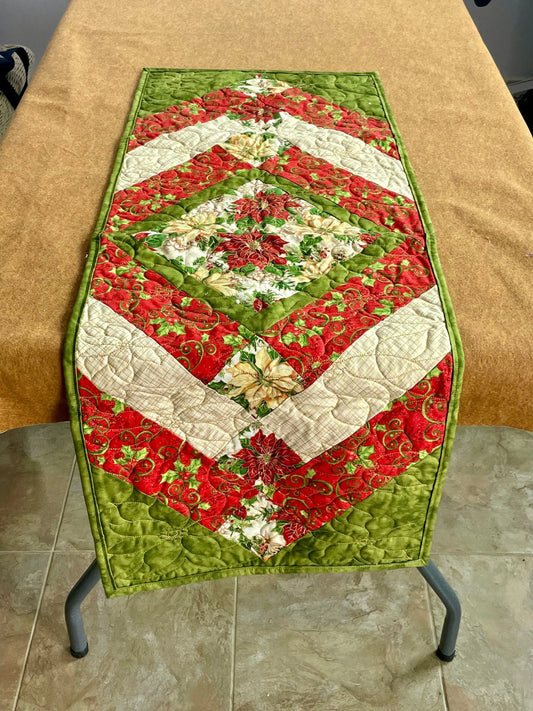 Christmas Poinsettia Table Runner, Holiday Quilted Runner, Holly Berry Table Cover, Christmas Mistletoe Tableware, Holiday Table Protector